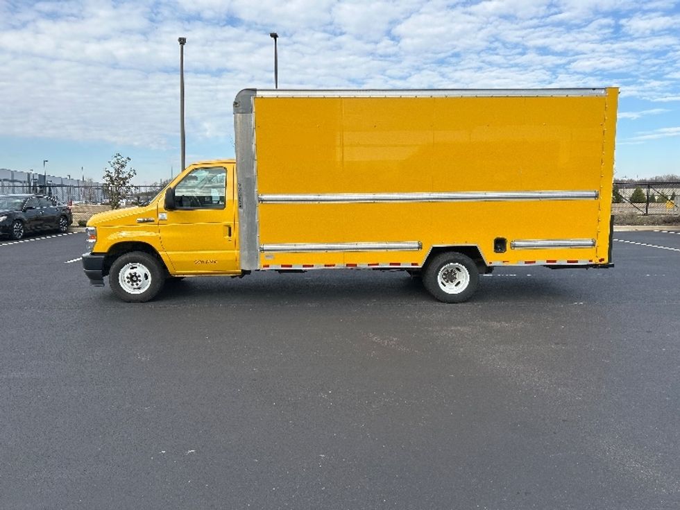 Light Duty Box Truck-Light and Medium Duty Trucks-Ford-2022-E350-Madison-AL-93,219\n\t\tmiles-$ 30,000 - Image 4