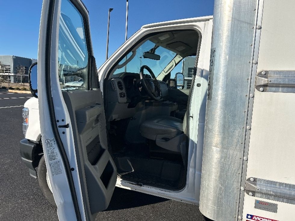 Light Duty Box Truck-Light and Medium Duty Trucks-Ford-2022-E350-Madison-AL-95,180\n\t\tmiles-$ 32,750 - Image 16