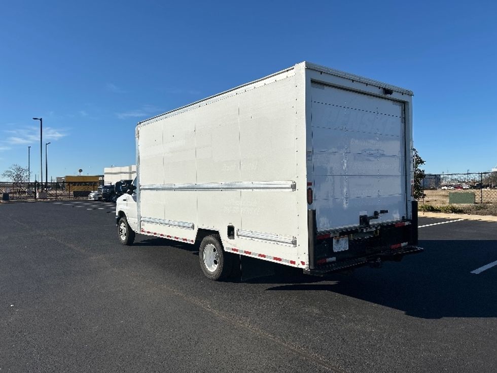 Light Duty Box Truck-Light and Medium Duty Trucks-Ford-2022-E350-Madison-AL-95,180\n\t\tmiles-$ 32,750 - Image 6