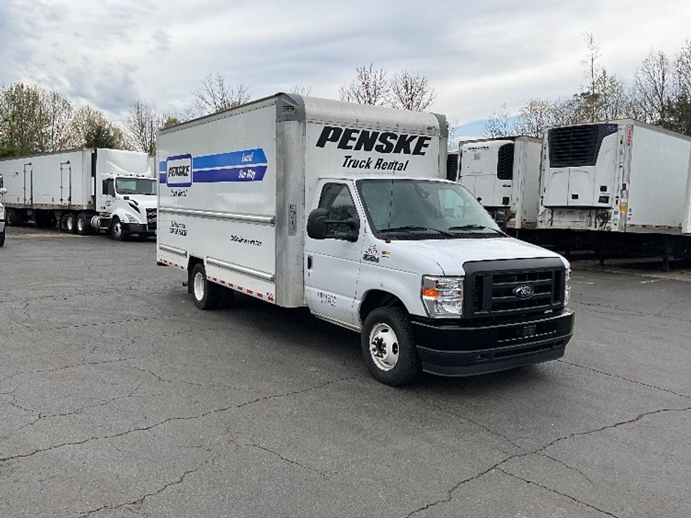 Light Duty Box Truck-Light and Medium Duty Trucks-Ford-2022-E350-Manassas-VA-63,225\n\t\tmiles-$ 35,000 - Image 1