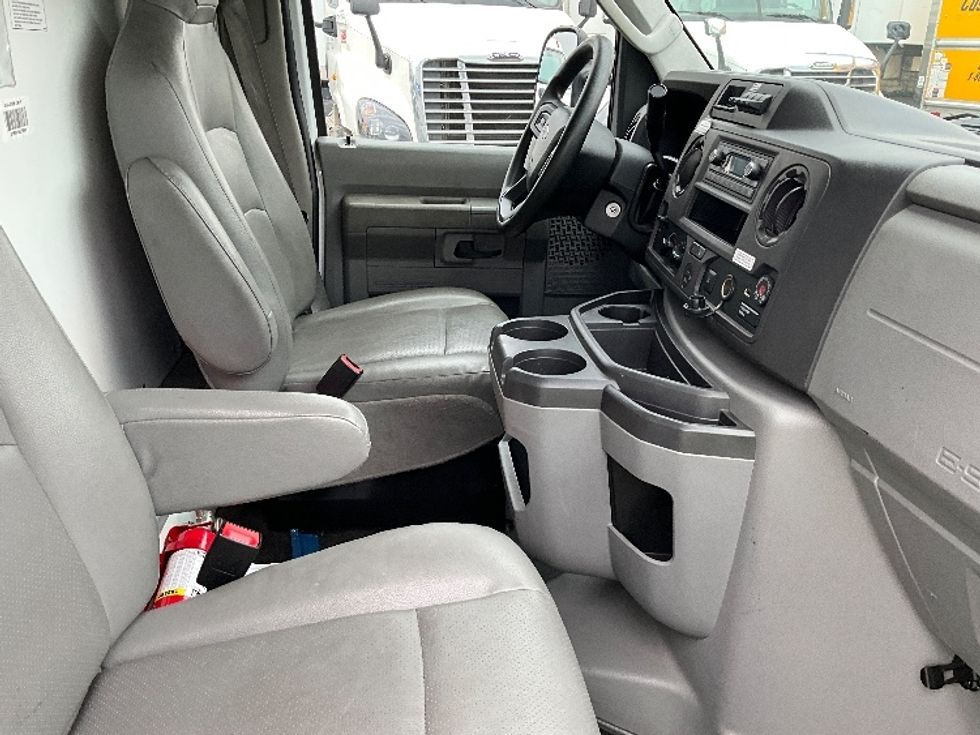 Light Duty Box Truck-Light and Medium Duty Trucks-Ford-2022-E350-Manassas-VA-63,225\n\t\tmiles-$ 35,000 - Image 23