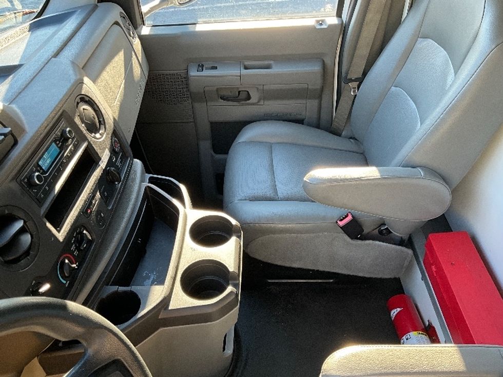 Light Duty Box Truck-Light and Medium Duty Trucks-Ford-2022-E350-Mebane-NC-124,463\n\t\tmiles-$ 29,250 - Image 19