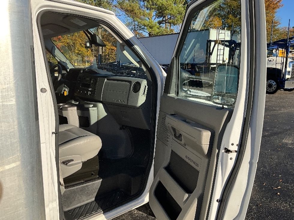 Light Duty Box Truck-Light and Medium Duty Trucks-Ford-2022-E350-Mebane-NC-124,463\n\t\tmiles-$ 29,250 - Image 20