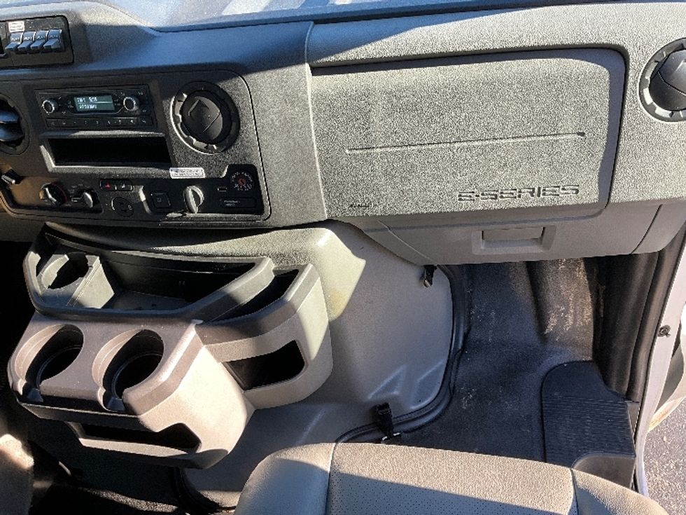 Light Duty Box Truck-Light and Medium Duty Trucks-Ford-2022-E350-Mebane-NC-124,463\n\t\tmiles-$ 29,250 - Image 21