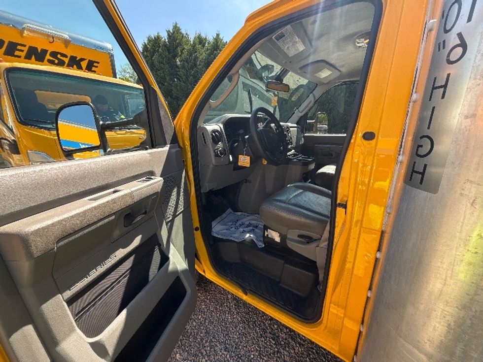 Light Duty Box Truck-Light and Medium Duty Trucks-Ford-2022-E350-Mebane-NC-142,352\n\t\tmiles-$ 20,250 - Image 16