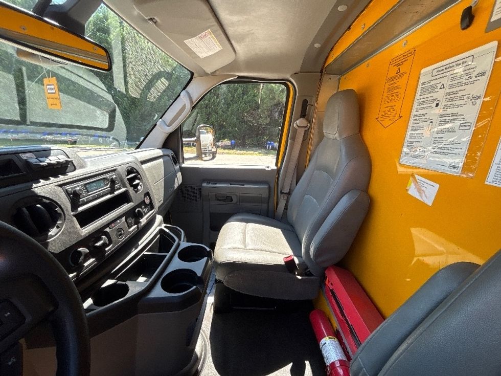 Light Duty Box Truck-Light and Medium Duty Trucks-Ford-2022-E350-Mebane-NC-142,352\n\t\tmiles-$ 20,250 - Image 19