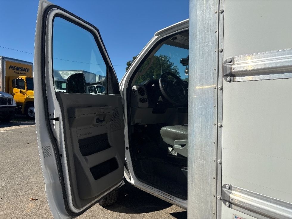 Light Duty Box Truck-Light and Medium Duty Trucks-Ford-2022-E350-Mebane-NC-185,203\n\t\tmiles-$ 19,750 - Image 15