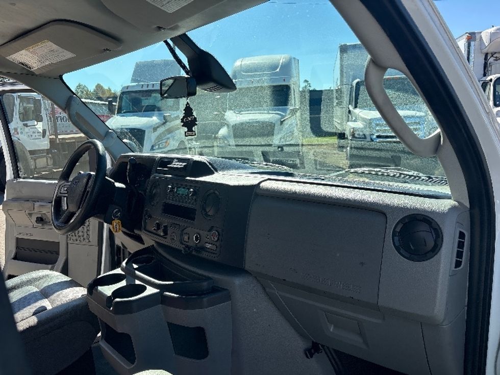 Light Duty Box Truck-Light and Medium Duty Trucks-Ford-2022-E350-Mebane-NC-185,203\n\t\tmiles-$ 19,750 - Image 20