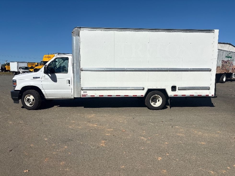Light Duty Box Truck-Light and Medium Duty Trucks-Ford-2022-E350-Mebane-NC-185,203\n\t\tmiles-$ 19,750 - Image 4