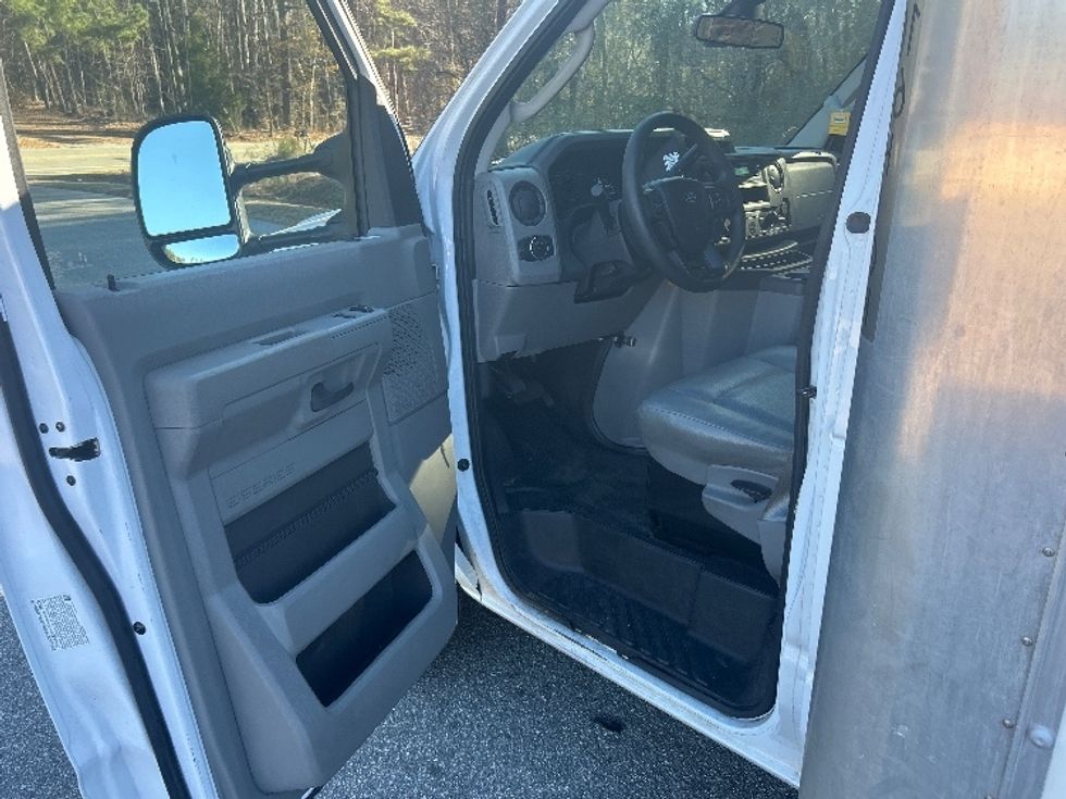 Light Duty Box Truck-Light and Medium Duty Trucks-Ford-2022-E350-Mebane-NC-76,511\n\t\tmiles-$ 41,750 - Image 15