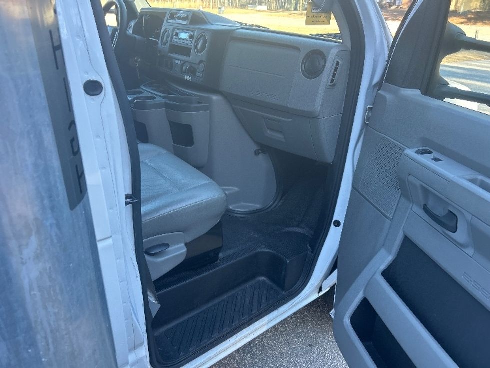 Light Duty Box Truck-Light and Medium Duty Trucks-Ford-2022-E350-Mebane-NC-76,511\n\t\tmiles-$ 41,750 - Image 19
