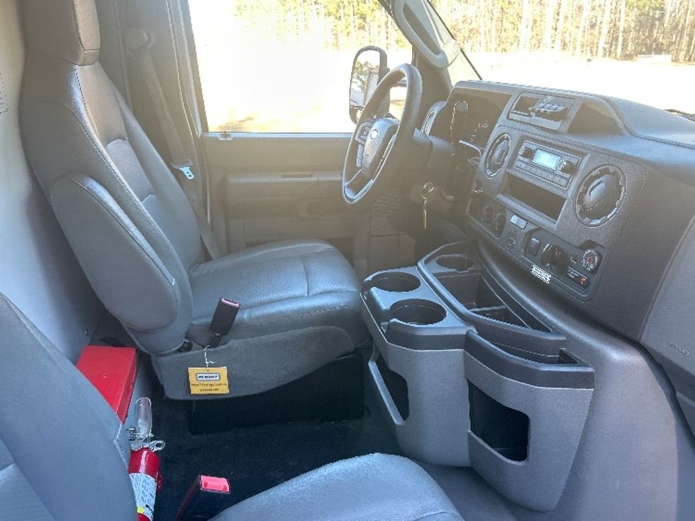 Light Duty Box Truck-Light and Medium Duty Trucks-Ford-2022-E350-Mebane-NC-76,511\n\t\tmiles-$ 41,750 - Image 21