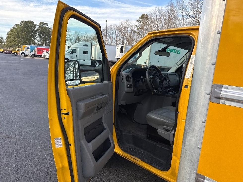 Light Duty Box Truck-Light and Medium Duty Trucks-Ford-2022-E350-Mebane-NC-88,654\n\t\tmiles-$ 27,250 - Image 14