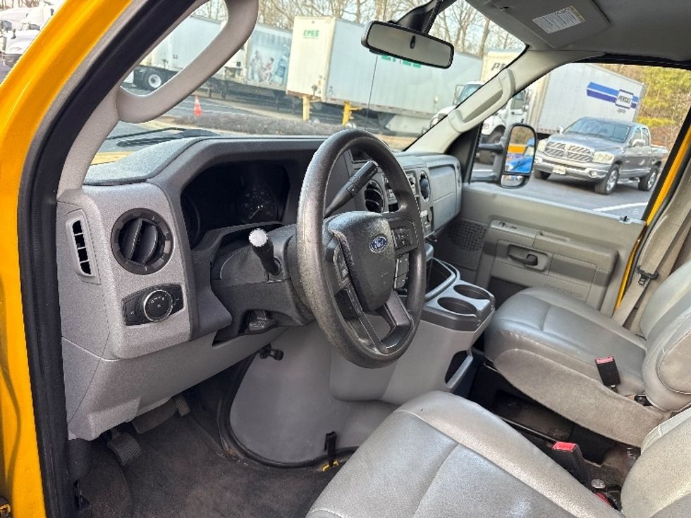 Light Duty Box Truck-Light and Medium Duty Trucks-Ford-2022-E350-Mebane-NC-88,654\n\t\tmiles-$ 27,250 - Image 15