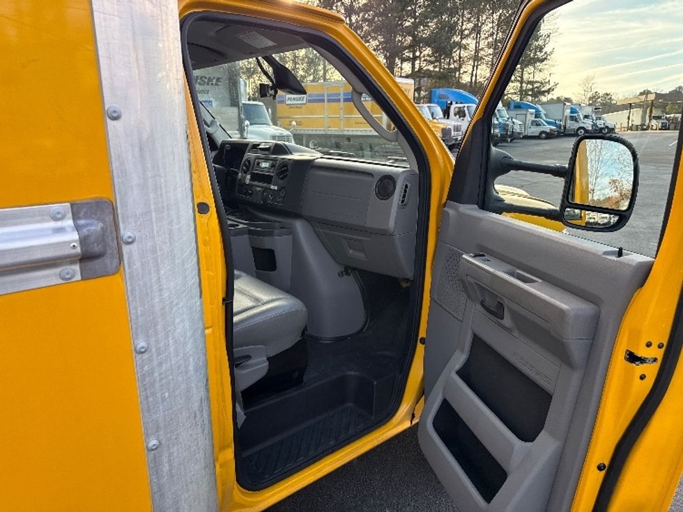 Light Duty Box Truck-Light and Medium Duty Trucks-Ford-2022-E350-Mebane-NC-88,654\n\t\tmiles-$ 27,250 - Image 18