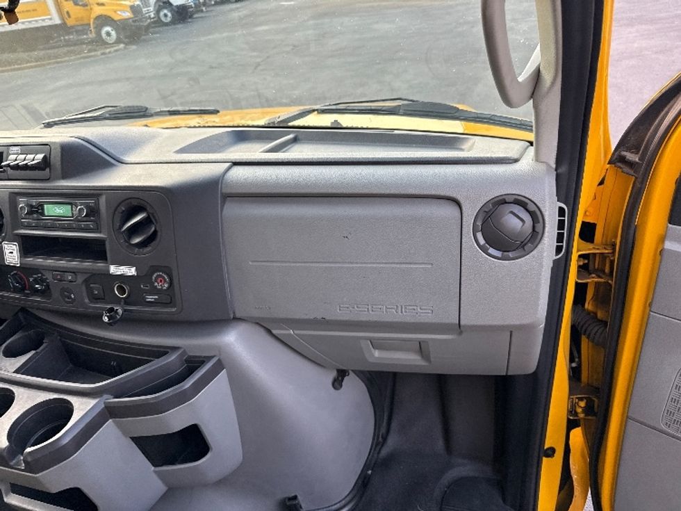 Light Duty Box Truck-Light and Medium Duty Trucks-Ford-2022-E350-Mebane-NC-88,654\n\t\tmiles-$ 31,000 - Image 21