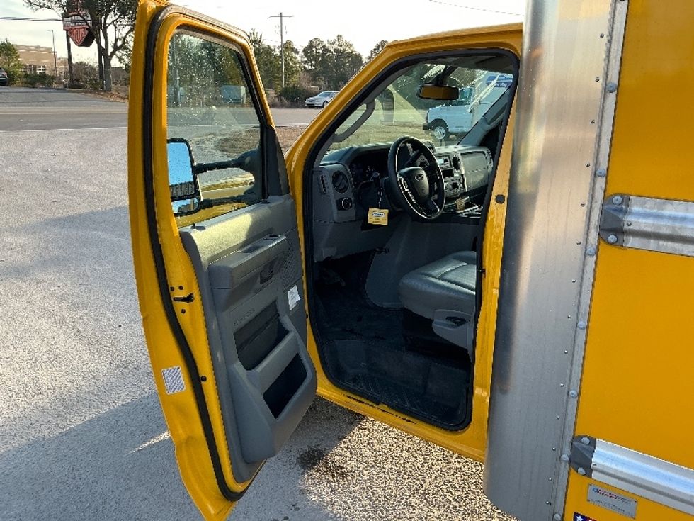 Light Duty Box Truck-Light and Medium Duty Trucks-Ford-2022-E350-Mebane-NC-90,315\n\t\tmiles-$ 35,000 - Image 16