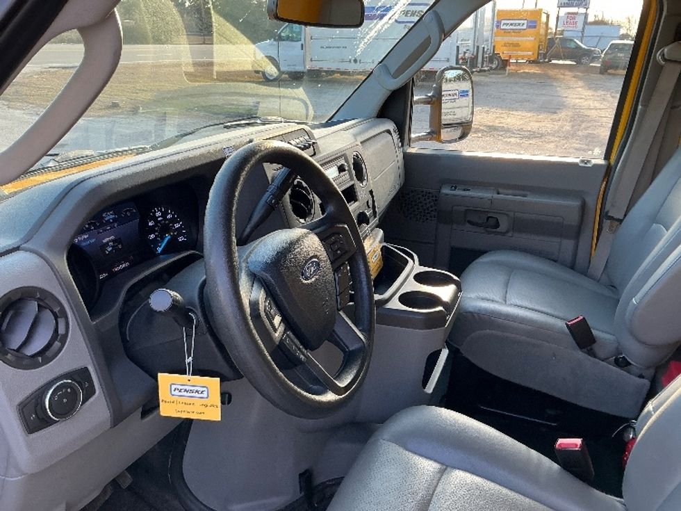 Light Duty Box Truck-Light and Medium Duty Trucks-Ford-2022-E350-Mebane-NC-90,315\n\t\tmiles-$ 35,000 - Image 17