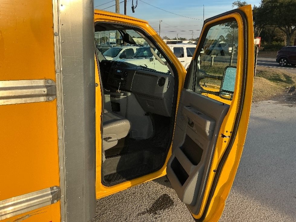 Light Duty Box Truck-Light and Medium Duty Trucks-Ford-2022-E350-Mebane-NC-90,315\n\t\tmiles-$ 35,000 - Image 20