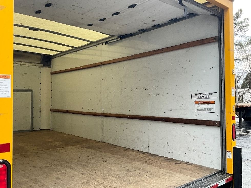 Light Duty Box Truck-Light and Medium Duty Trucks-Ford-2022-E350-Mebane-NC-96,523\n\t\tmiles-$ 30,000 - Image 12