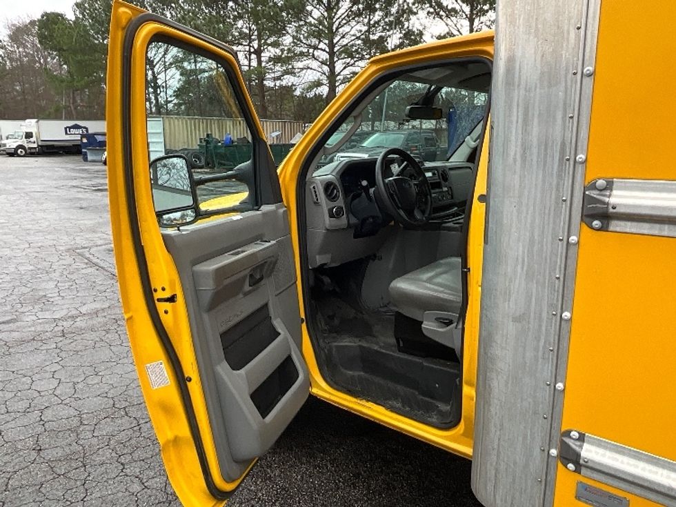 Light Duty Box Truck-Light and Medium Duty Trucks-Ford-2022-E350-Mebane-NC-96,523\n\t\tmiles-$ 30,000 - Image 16