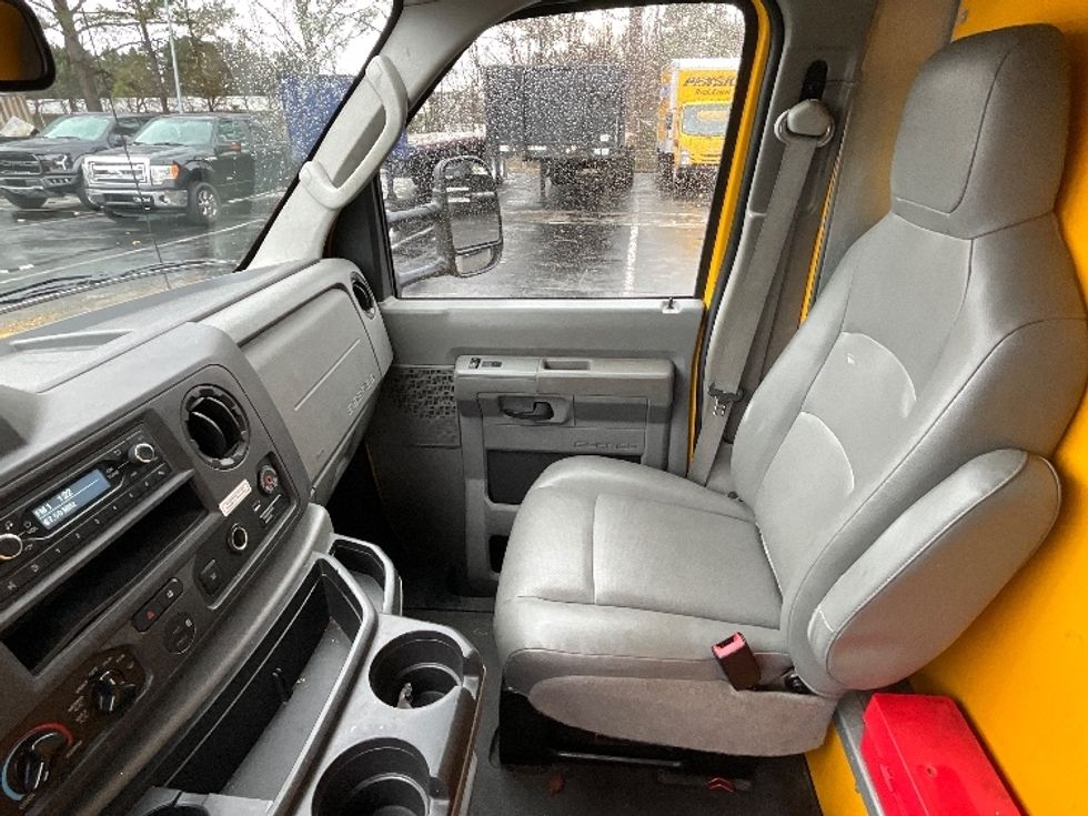 Light Duty Box Truck-Light and Medium Duty Trucks-Ford-2022-E350-Mebane-NC-96,523\n\t\tmiles-$ 30,000 - Image 19