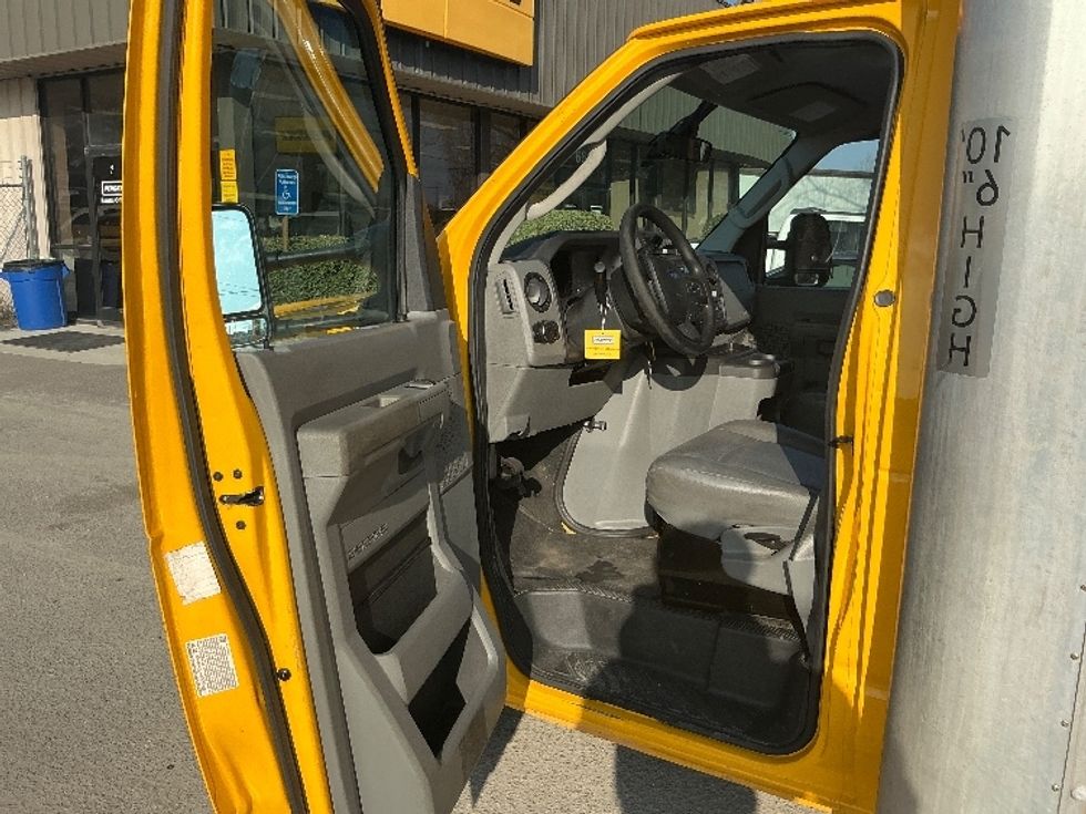 Light Duty Box Truck-Light and Medium Duty Trucks-Ford-2022-E350-Mebane-NC-97,630\n\t\tmiles-$ 30,000 - Image 13