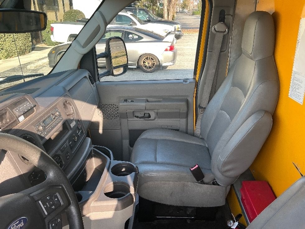 Light Duty Box Truck-Light and Medium Duty Trucks-Ford-2022-E350-Mebane-NC-97,630\n\t\tmiles-$ 30,000 - Image 16