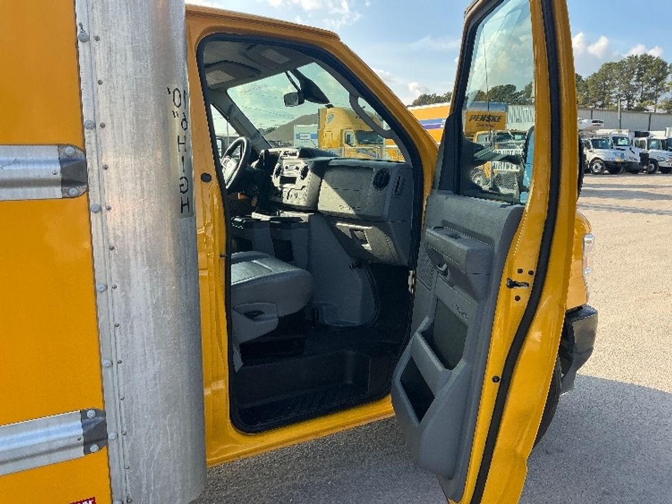 Light Duty Box Truck-Light and Medium Duty Trucks-Ford-2022-E350-Mebane-NC-97,630\n\t\tmiles-$ 30,000 - Image 17