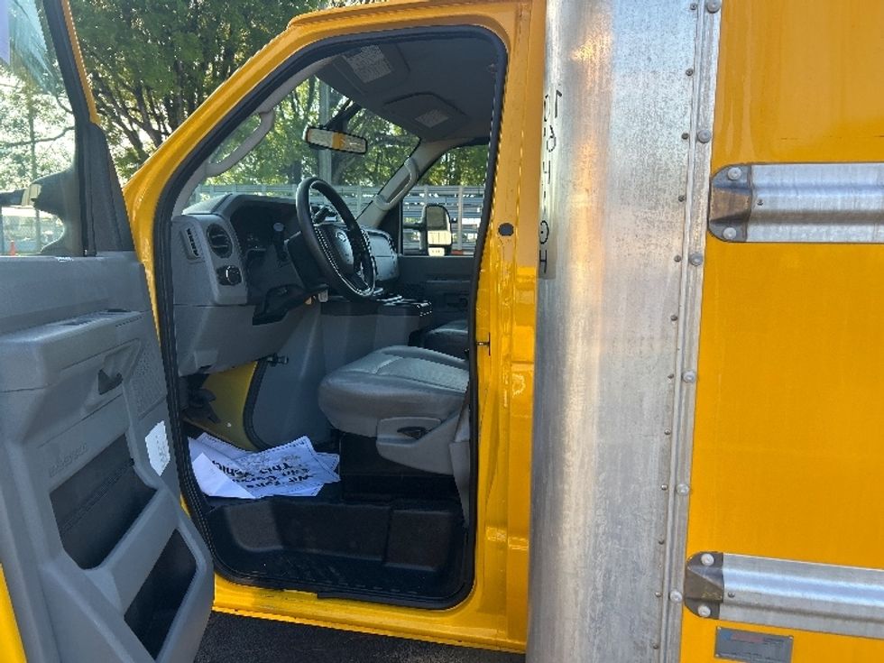 Light Duty Box Truck-Light and Medium Duty Trucks-Ford-2022-E350-Medley-FL-122,806\n\t\tmiles-$ 23,000 - Image 16