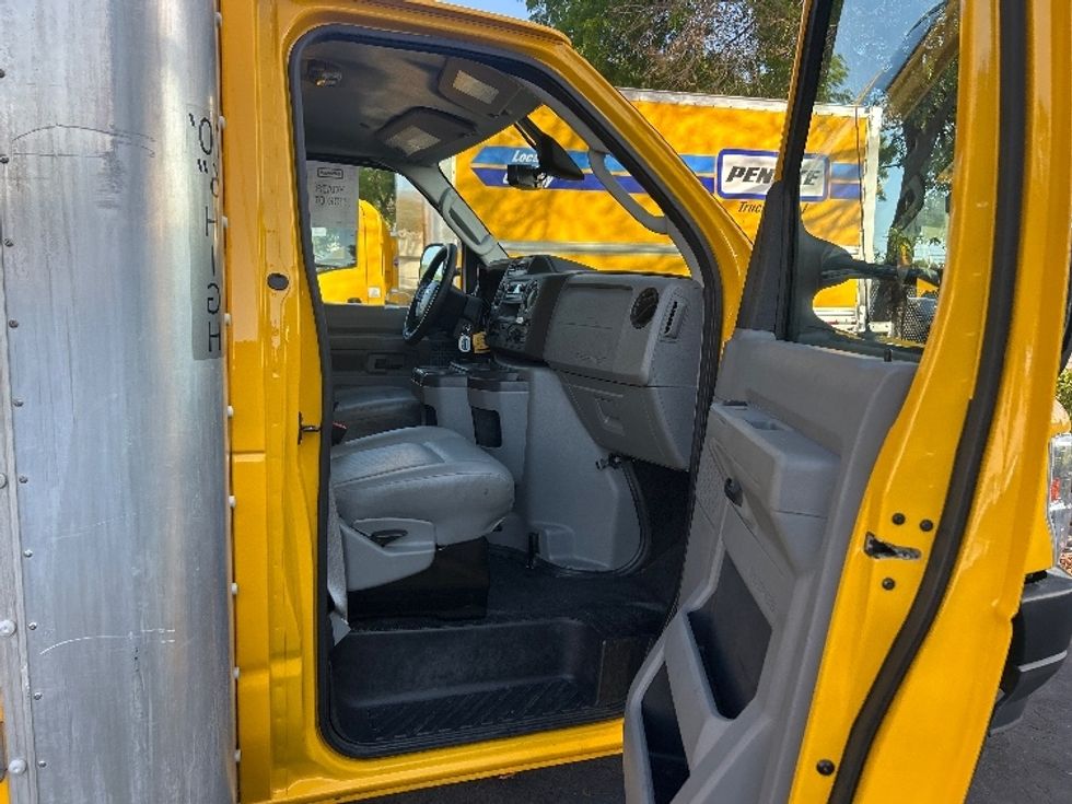 Light Duty Box Truck-Light and Medium Duty Trucks-Ford-2022-E350-Medley-FL-122,806\n\t\tmiles-$ 23,000 - Image 20