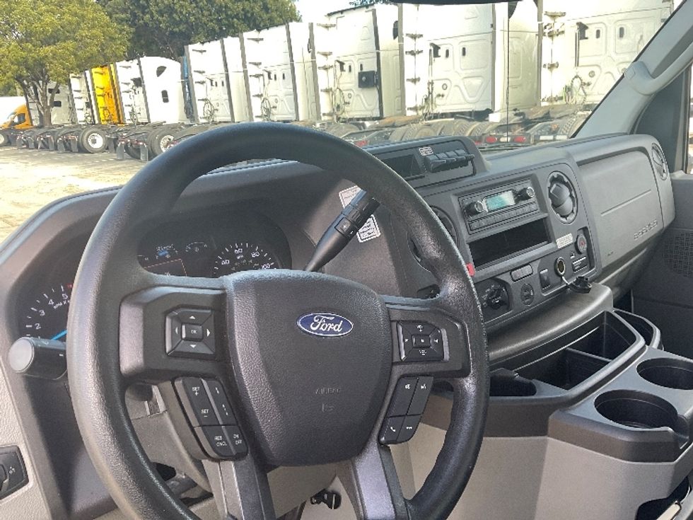 Light Duty Box Truck-Light and Medium Duty Trucks-Ford-2022-E350-Medley-FL-75,219\n\t\tmiles-$ 41,250 - Image 17