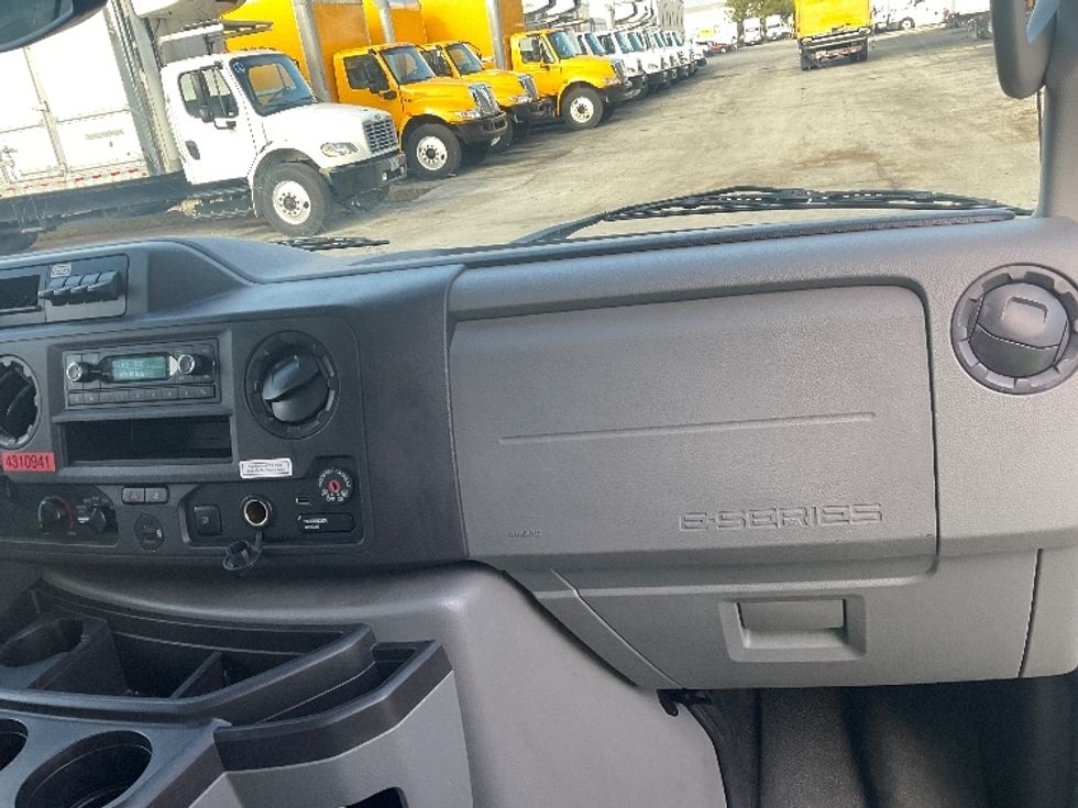 Light Duty Box Truck-Light and Medium Duty Trucks-Ford-2022-E350-Medley-FL-75,219\n\t\tmiles-$ 41,250 - Image 21