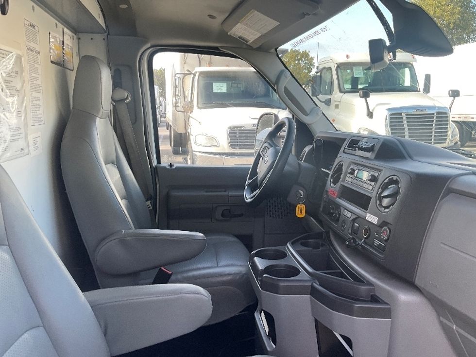 Light Duty Box Truck-Light and Medium Duty Trucks-Ford-2022-E350-Medley-FL-75,219\n\t\tmiles-$ 41,250 - Image 22