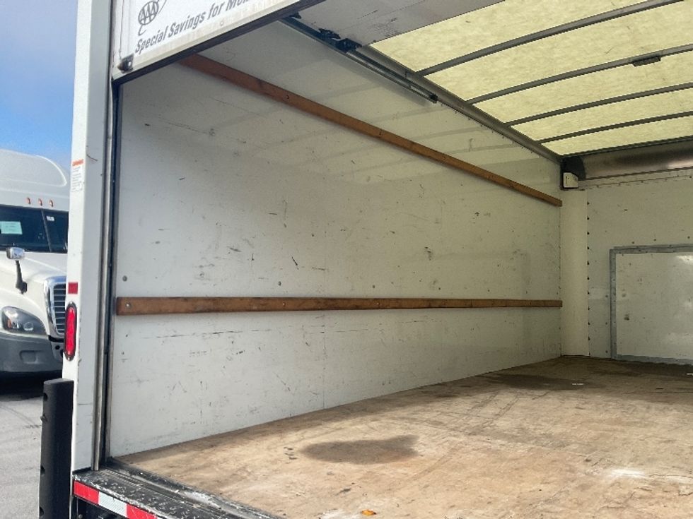 Light Duty Box Truck-Light and Medium Duty Trucks-Ford-2022-E350-Medley-FL-86,166\n\t\tmiles-$ 34,000 - Image 11