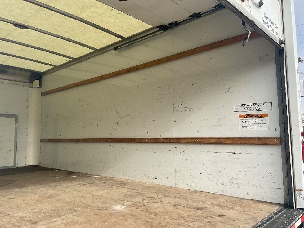 Light Duty Box Truck-Light and Medium Duty Trucks-Ford-2022-E350-Medley-FL-86,166\n\t\tmiles-$ 34,000 - Image 12