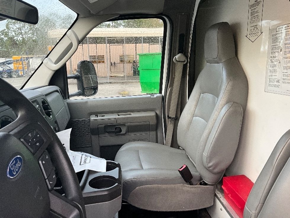 Light Duty Box Truck-Light and Medium Duty Trucks-Ford-2022-E350-Medley-FL-91,019\n\t\tmiles-$ 33,250 - Image 19