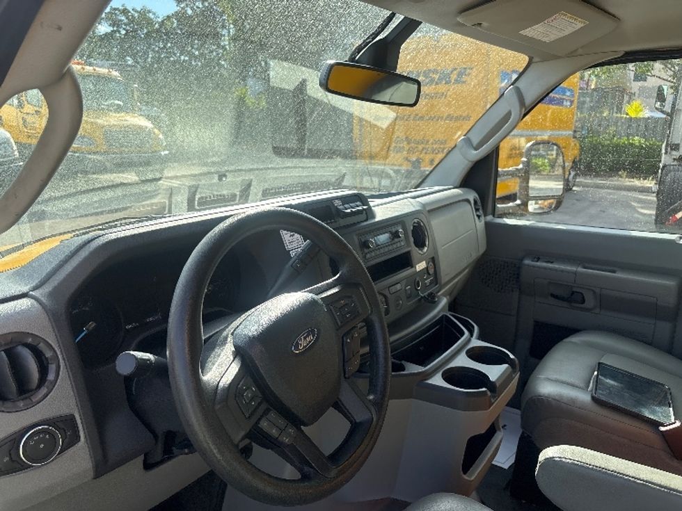 Light Duty Box Truck-Light and Medium Duty Trucks-Ford-2022-E350-Medley-FL-93,114\n\t\tmiles-$ 30,000 - Image 17