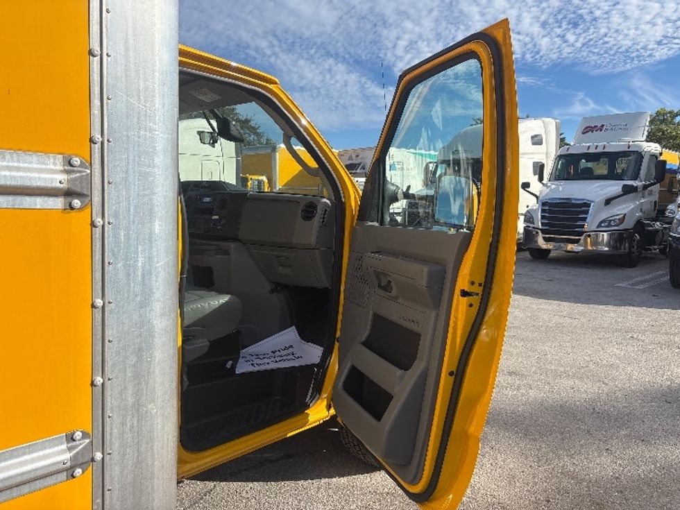 Light Duty Box Truck-Light and Medium Duty Trucks-Ford-2022-E350-Medley-FL-93,114\n\t\tmiles-$ 30,000 - Image 20