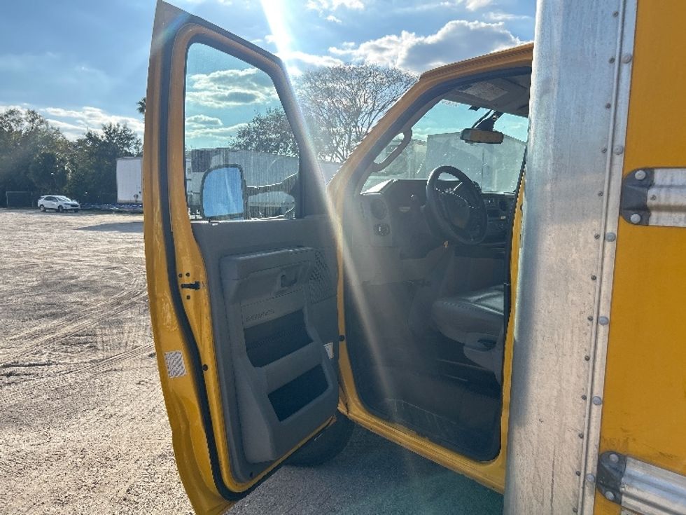Light Duty Box Truck-Light and Medium Duty Trucks-Ford-2022-E350-Melbourne-FL-90,961\n\t\tmiles-$ 30,250 - Image 16