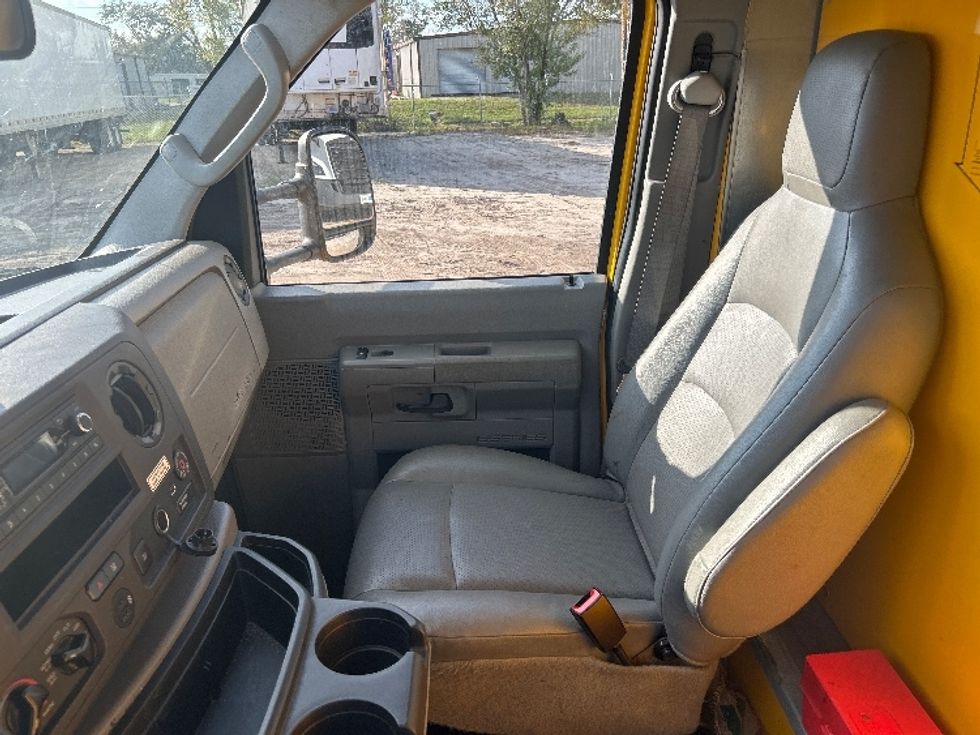 Light Duty Box Truck-Light and Medium Duty Trucks-Ford-2022-E350-Melbourne-FL-90,961\n\t\tmiles-$ 30,250 - Image 19