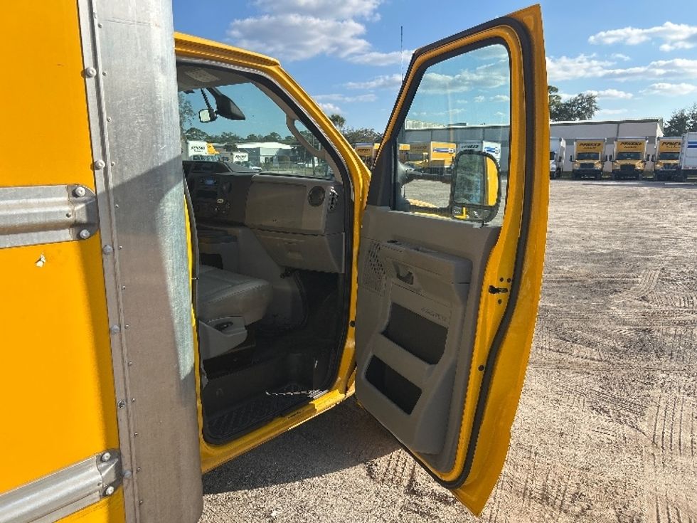 Light Duty Box Truck-Light and Medium Duty Trucks-Ford-2022-E350-Melbourne-FL-90,961\n\t\tmiles-$ 30,250 - Image 20
