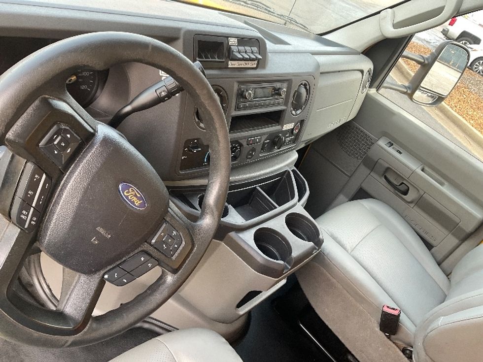 Light Duty Box Truck-Light and Medium Duty Trucks-Ford-2022-E350-Memphis-TN-100,478\n\t\tmiles-$ 27,500 - Image 17