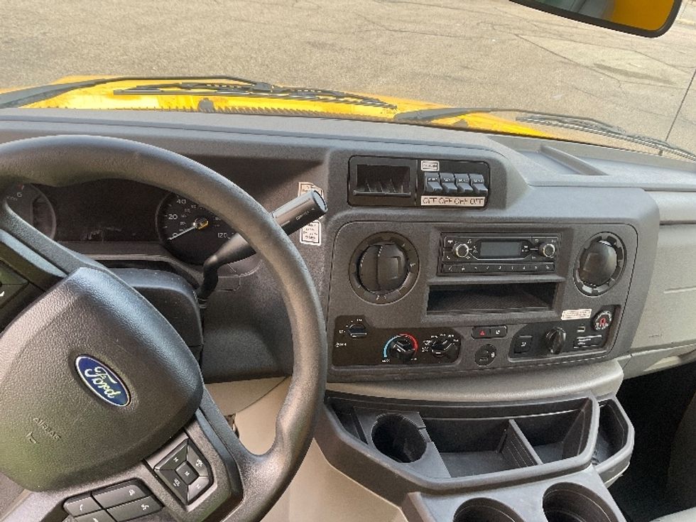 Light Duty Box Truck-Light and Medium Duty Trucks-Ford-2022-E350-Memphis-TN-100,478\n\t\tmiles-$ 27,500 - Image 18