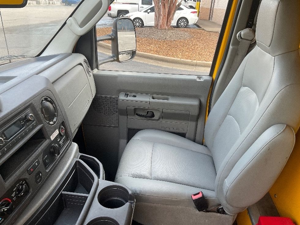 Light Duty Box Truck-Light and Medium Duty Trucks-Ford-2022-E350-Memphis-TN-100,478\n\t\tmiles-$ 27,500 - Image 19