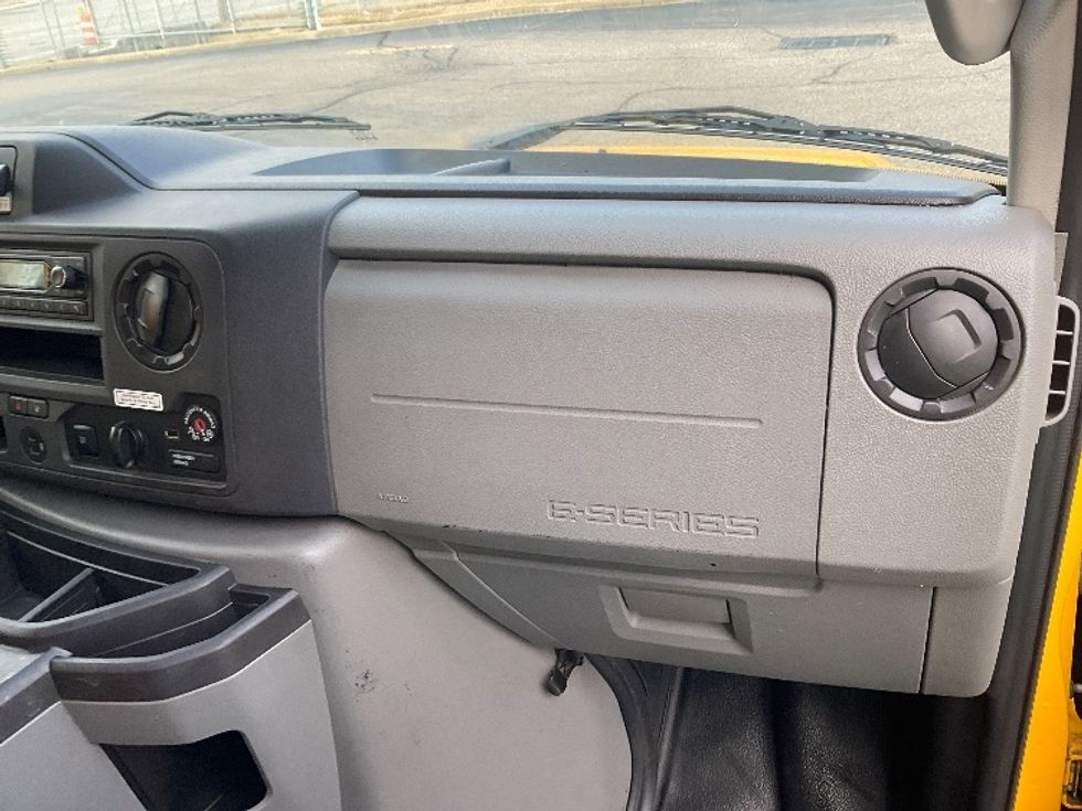 Light Duty Box Truck-Light and Medium Duty Trucks-Ford-2022-E350-Memphis-TN-100,478\n\t\tmiles-$ 27,500 - Image 21