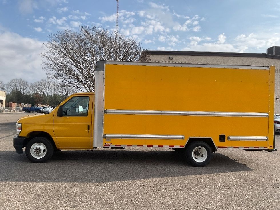 Light Duty Box Truck-Light and Medium Duty Trucks-Ford-2022-E350-Memphis-TN-100,478\n\t\tmiles-$ 27,500 - Image 4