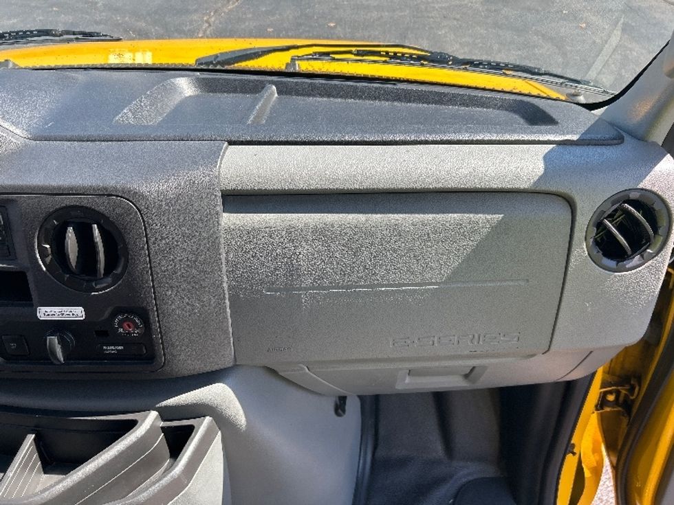 Light Duty Box Truck-Light and Medium Duty Trucks-Ford-2022-E350-Memphis-TN-103,233\n\t\tmiles-$ 26,000 - Image 20