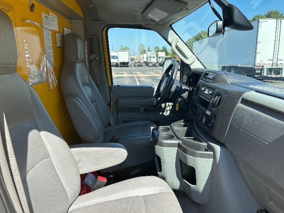 Light Duty Box Truck-Light and Medium Duty Trucks-Ford-2022-E350-Memphis-TN-103,233\n\t\tmiles-$ 26,000 - Image 21