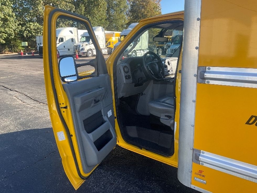 Light Duty Box Truck-Light and Medium Duty Trucks-Ford-2022-E350-Memphis-TN-106,725\n\t\tmiles-$ 29,750 - Image 16